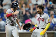 Acuña, Ozuna y Riley batean cuadrangulares y Bravos rompen racha de cinco derrotas al ganar a Reales