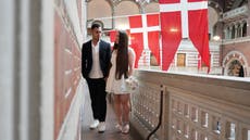 Parejas extranjeras acuden a Dinamarca para casarse. Copenhague intenta priorizar a los locales