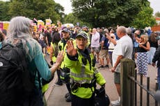 Británicos temen nuevos disturbios antiinmigrantes, a un año del asesinato de tres menores