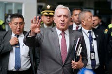 ¿Quién es el expresidente Álvaro Uribe y cómo su condena impacta a la política en Colombia?