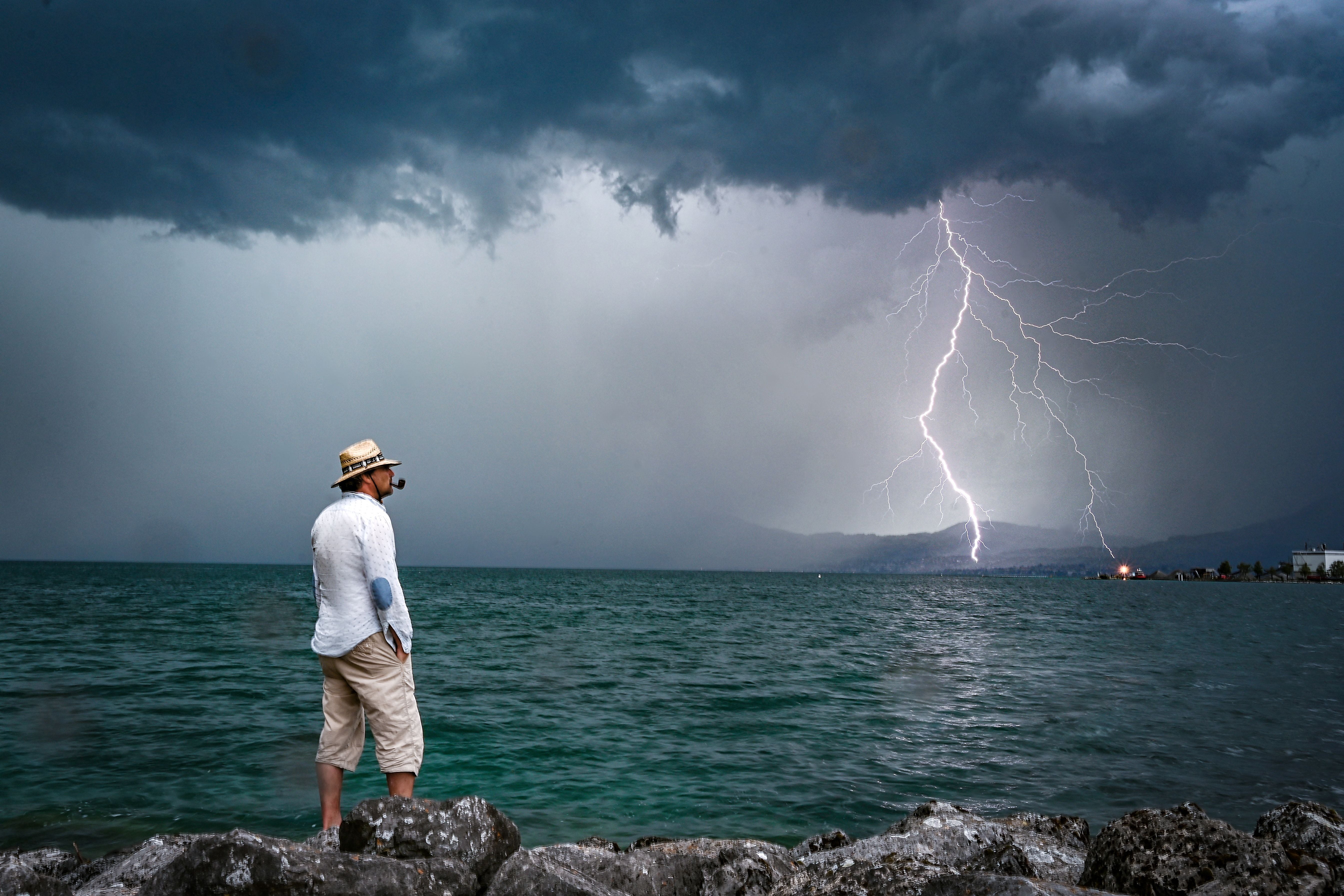 Se ha resuelto el misterio de cómo se originan los rayos en las nubes de tormenta. Los científicos dicen que nace de una poderosa reacción en cadena en nuestra atmósfera