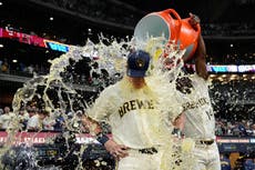 Vaughn conecta grand slam y remolca seis en victoria 9-3 de Cerveceros ante Cachorros