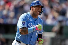 Sencillo de Pérez da triunfo a Reales 1-0 sobre los Bravos y Kansas usa nueve pitchers