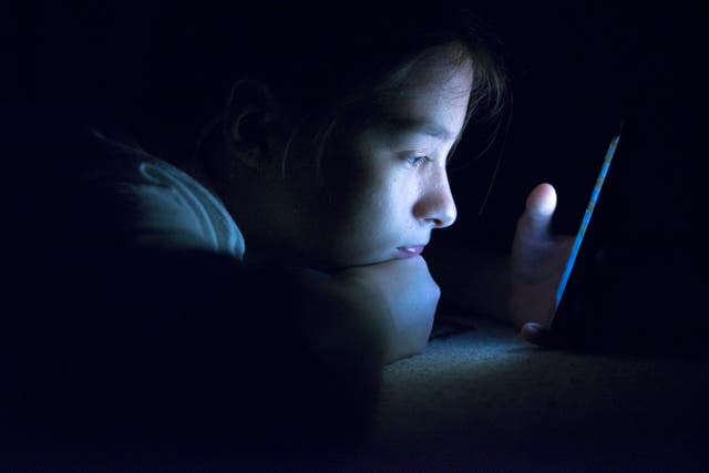 <p>Australia aprueba una ley que prohíbe las redes sociales a los menores de 16 años</p>