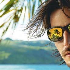 Danny Ocean se llena de onda tropical en “Babylon Club”