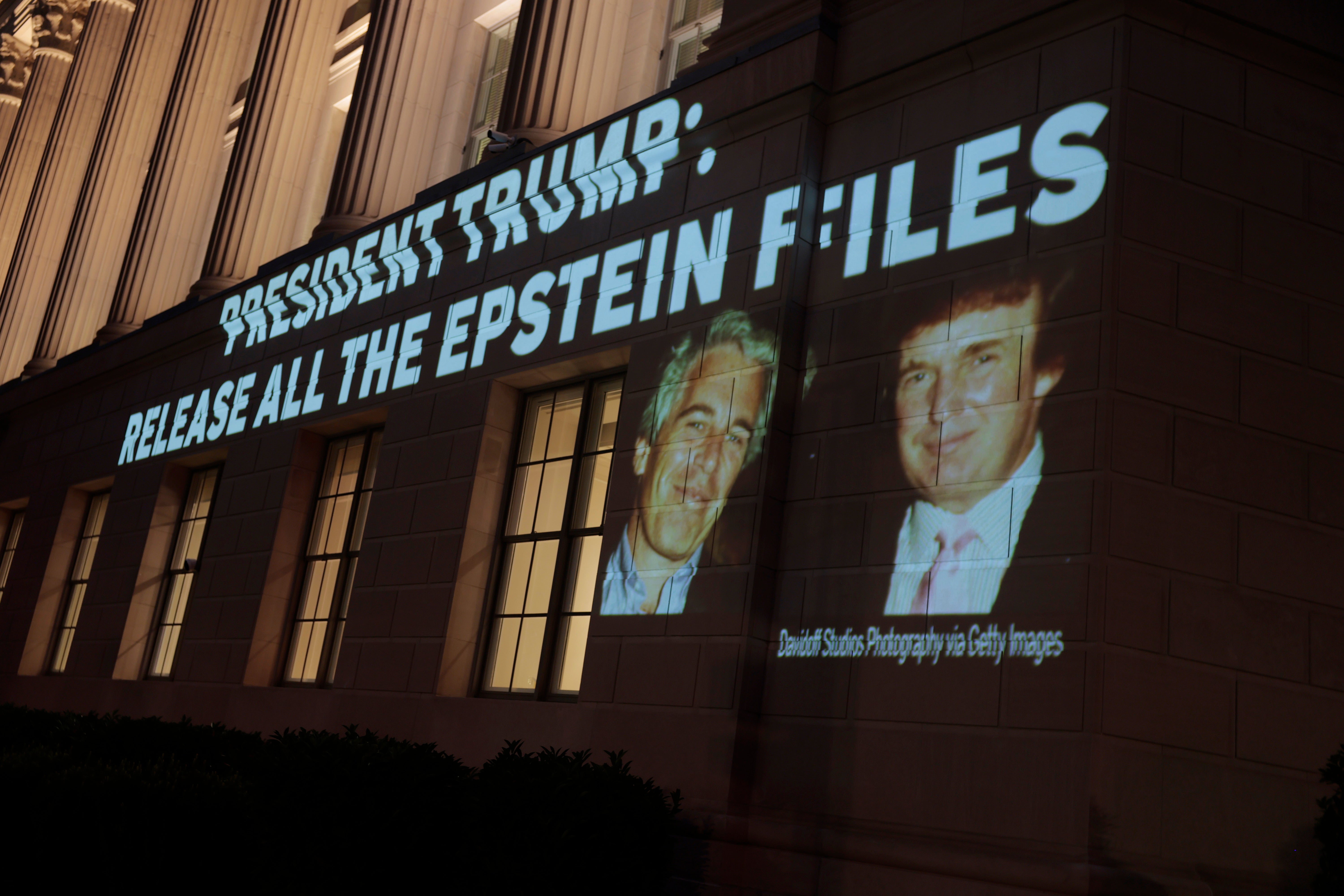 El presidente Donald Trump se enfrenta a una intensa presión para que haga públicos todos los archivos del Gobierno sobre Jeffrey Epstein