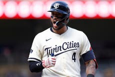 Carlos Correa está de vuelta con los Astros, ahora como tercera base