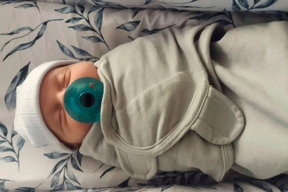 Pareja de Ohio da a luz a un bebé a partir de un embrión congelado durante casi 31 años