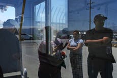 Tribunal de apelaciones mantiene orden que bloquea redadas indiscriminadas de inmigración de Trump.