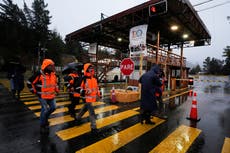 Rescatistas avanzan en su intento por contactar a 5 obreros atrapados tras derrumbe de mina en Chile