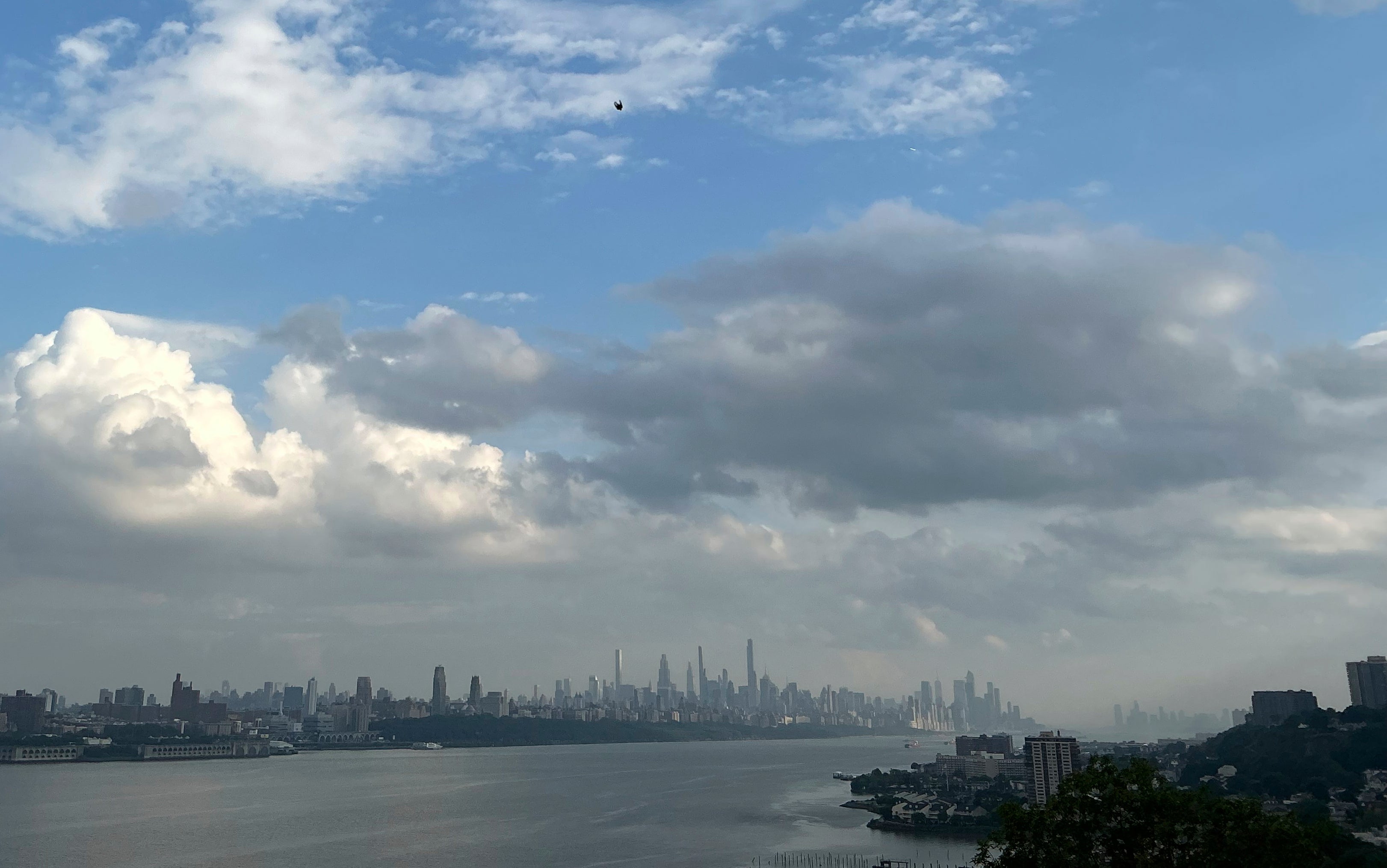 Según el USGS, un temblor anterior en la zona se registró con una magnitud de 3,0 y se produjo a las 10:18 de la noche del sábado, con epicentro en Hasbrouck Heights, Nueva Jersey, al norte de Newark