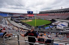 Los Bravoss ganan el duelo de MLB en el autódromo de Bristol tras suspensión por lluvia