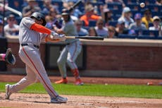Gigantes aplastan 12-4 a los Mets para llevarse dos de tres en la serie