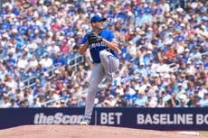 Kyle Isbel impulsa la carrera decisiva y Reales someten 7-4 a Azulejos en 10 innings