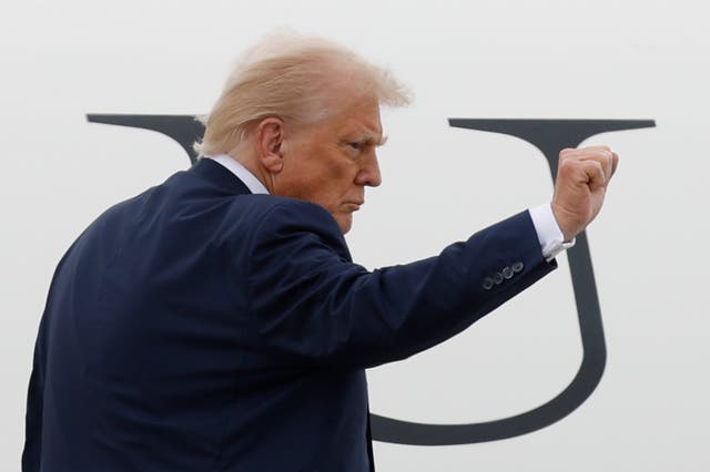 TRUMP-CONDUCTOR RADIOFÓNICO