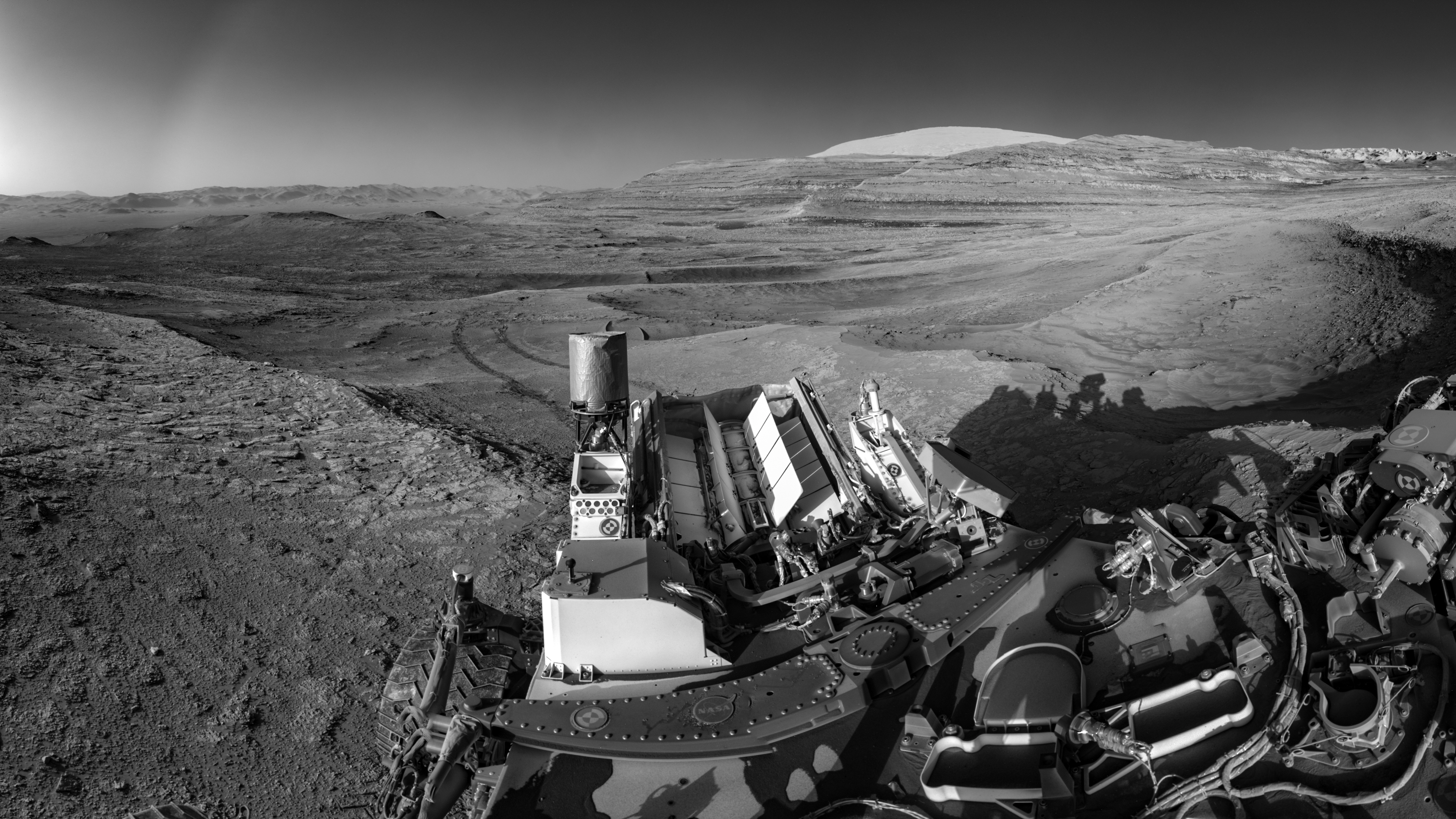 Huellas del astromóvil Curiosity de la NASA en Marte el mes pasado. El 'rover', que lleva en el planeta rojo desde 2011, ha aprendido recientemente a realizar varias tareas a la vez