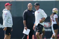 Robert Saleh de los 49ers encabeza lista de nuevos coordinadores de equipos contendientes en la NFL