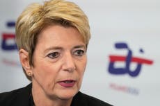 Presidenta de Suiza viaja a Washington para evitar fuertes aranceles de EEUU