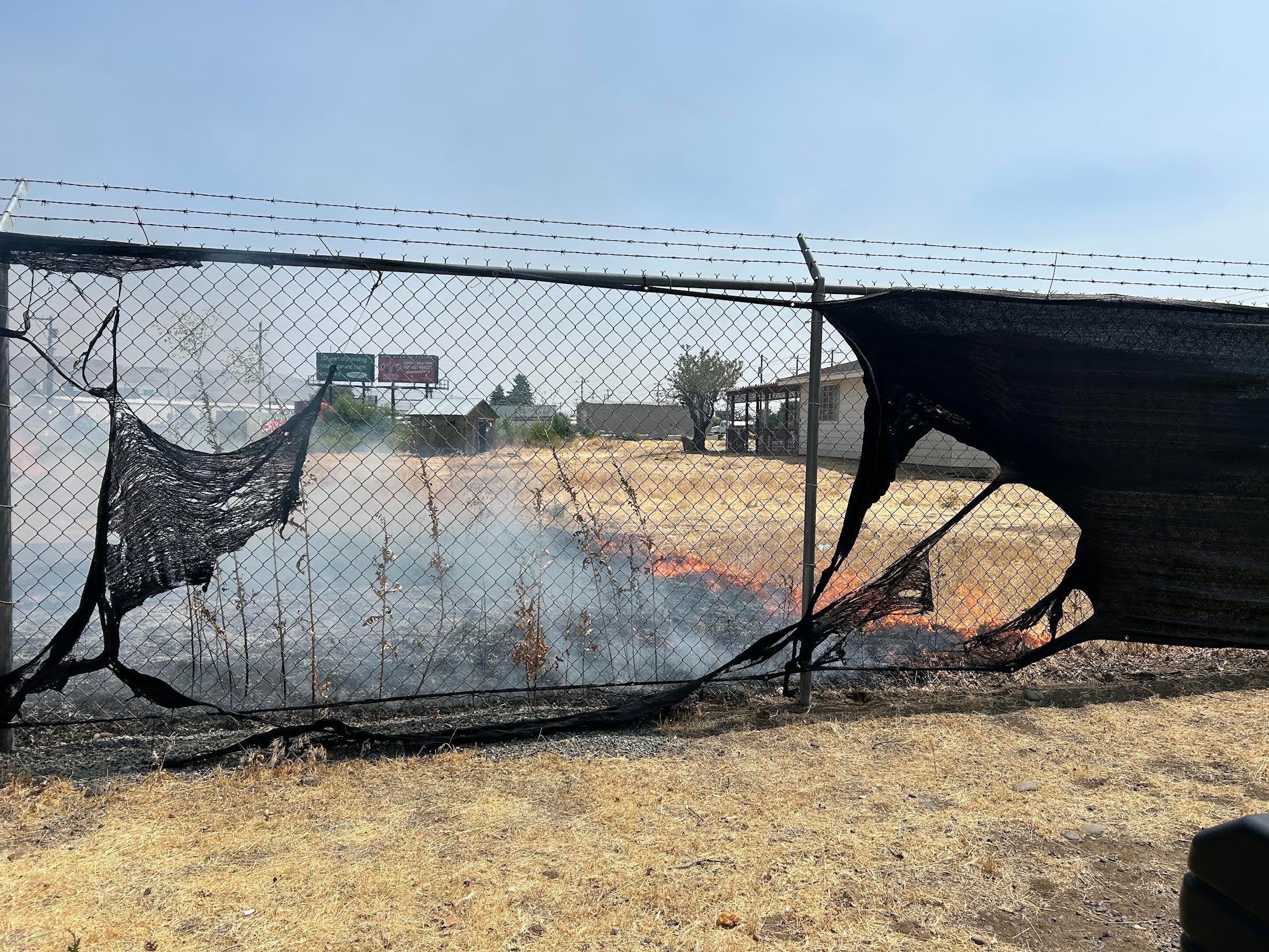 El incidente ocurrió el sábado y no dejó personas heridas. Las autoridades federales están investigando el hecho como un posible acto de incendio intencional.