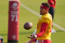 Novatos de Chiefs brillan en pretemporada, fortaleciendo posiciones débiles