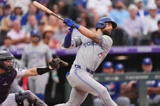Azulejos conectan cinco jonrones en victoria 10-4 sobre Rockies
