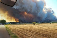 Incendio forestal en el sur de Francia deja un muerto, varios heridos y sigue avanzando