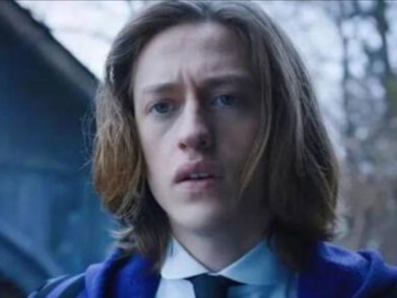 Xavier Thorpe, el personaje de Percy Hynes White, fue eliminado de la T2 de ‘Merlina’ (Netflix)