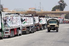 Decenas mueren buscando ayuda en Gaza; Israel evalúa más acciones militares