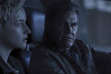 "Weapons" sumerge a un pequeño pueblo en el caos, humor incluido