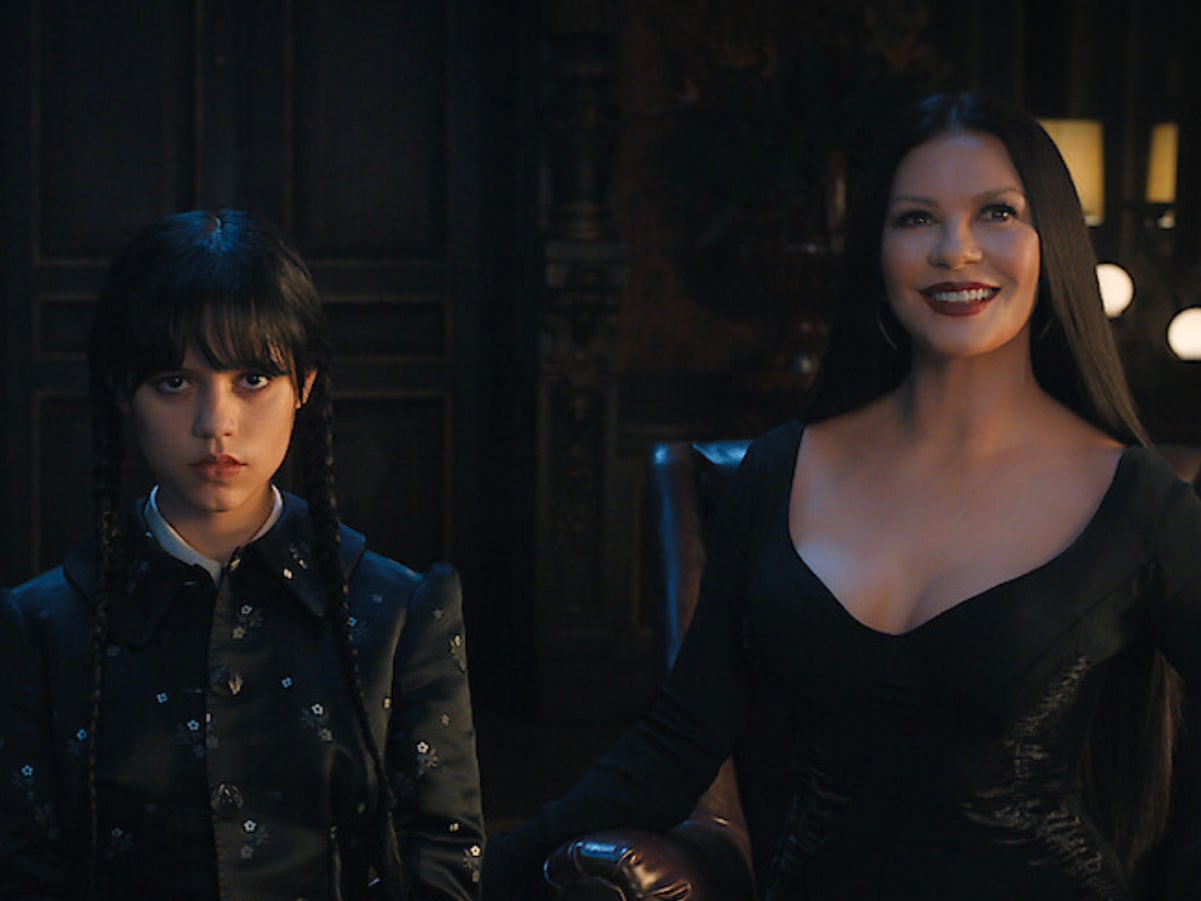 Jenna Ortega y Catherine Zeta-Jones en ‘Merlina’