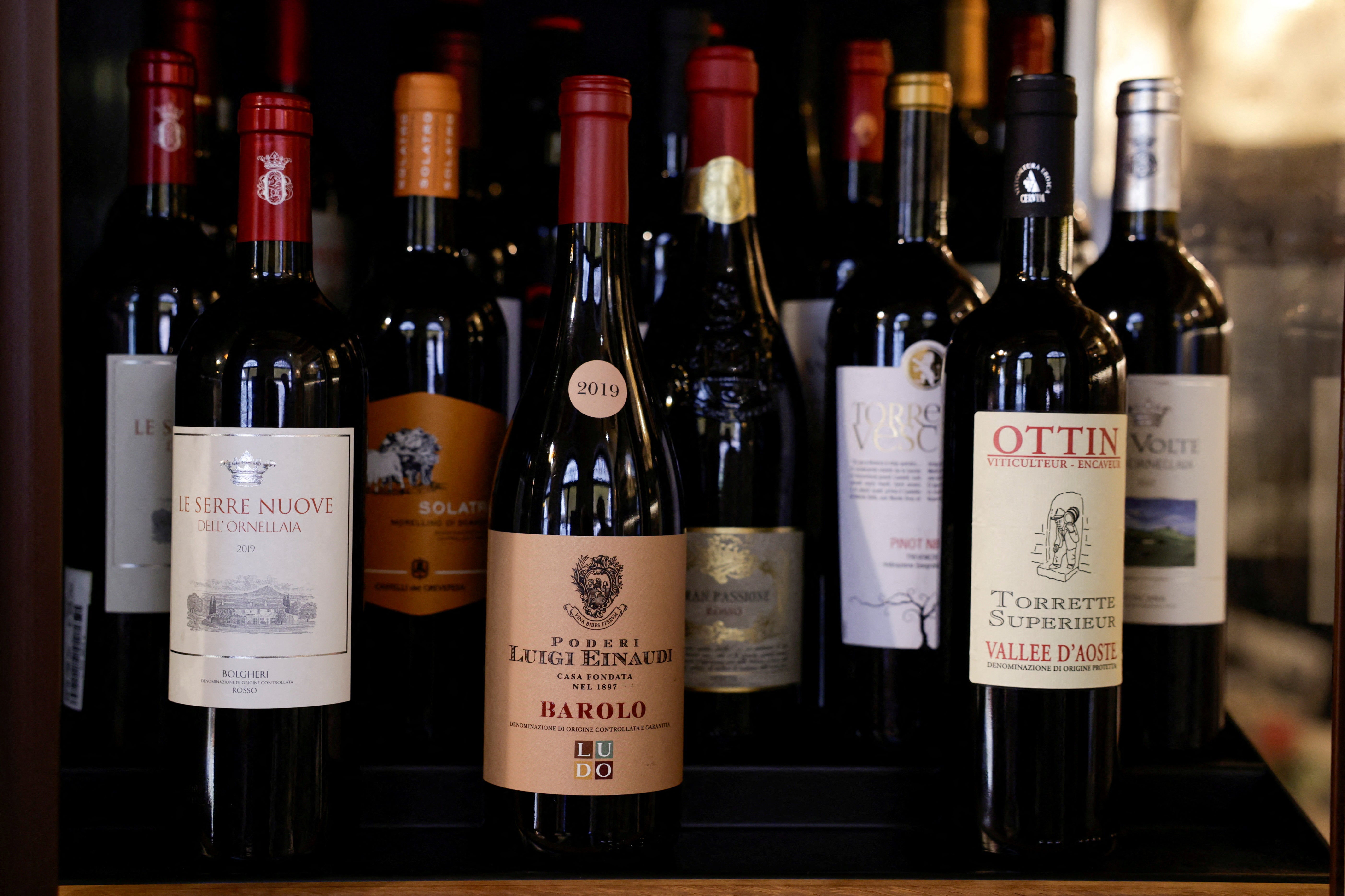 Los vinos italianos, españoles y franceses podrían costarles más caro a los estadounidenses, ya sea en tiendas o restaurantes, debido al arancel del 15 % a la Unión Europea