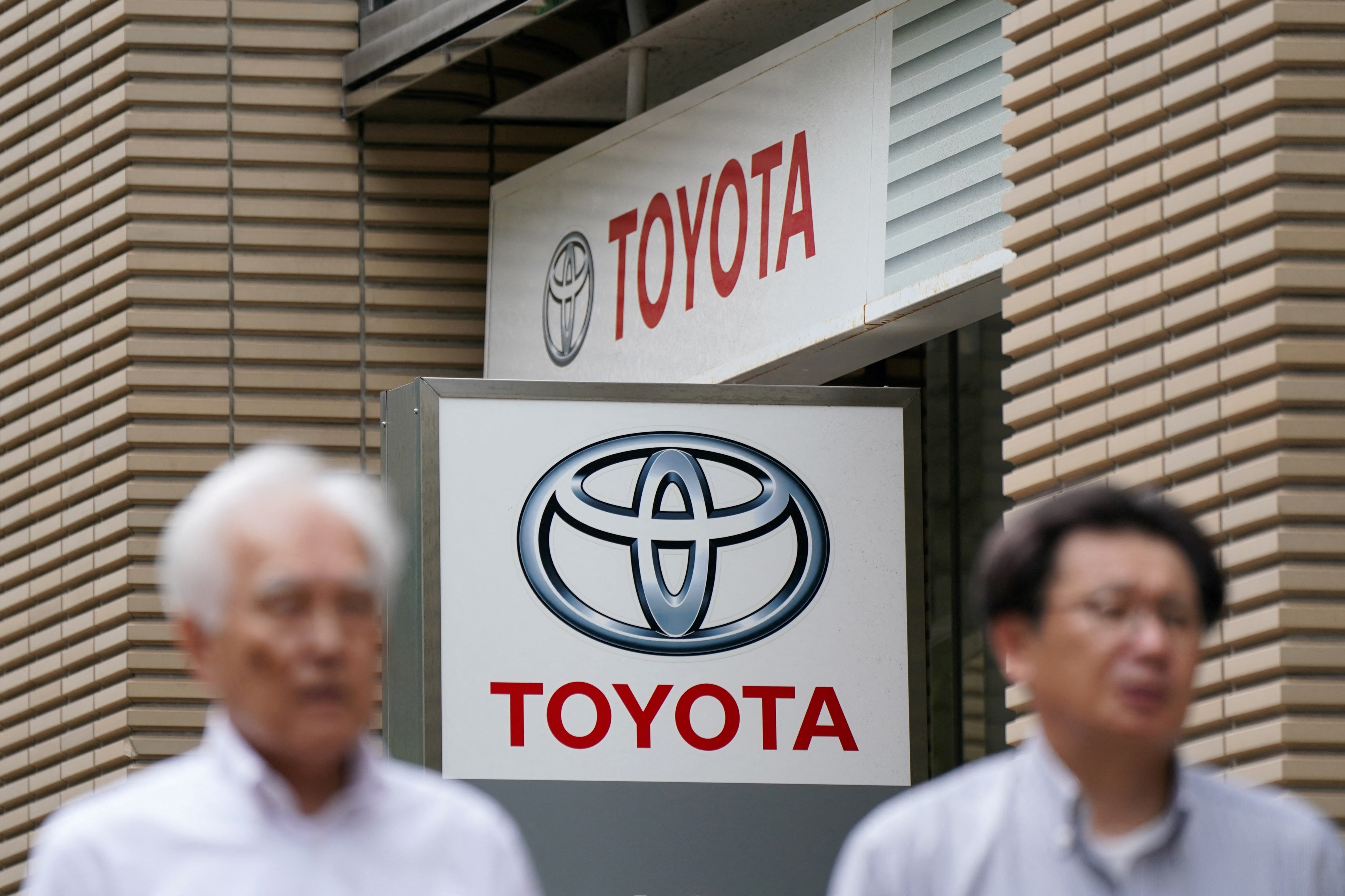 El fabricante japonés de automóviles Toyota manifestó que esperan una pérdida de ganancias cercana a USD 10.000 millones como consecuencia del arancel del 15 % a Japón