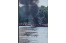 Dos muertos al estrellarse helicóptero contra barcaza en el río Mississippi