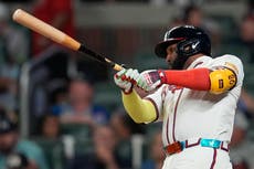 Baldwin y Ozuna conducen a Bravos a victoria 8-6 sobre Marlins