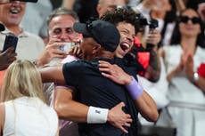 Shelton remonta y vence a Khachanov para coronarse en Toronto