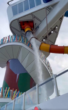 Pasajero herido en tobogán roto de Royal Caribbean, viral en redes, planea demanda