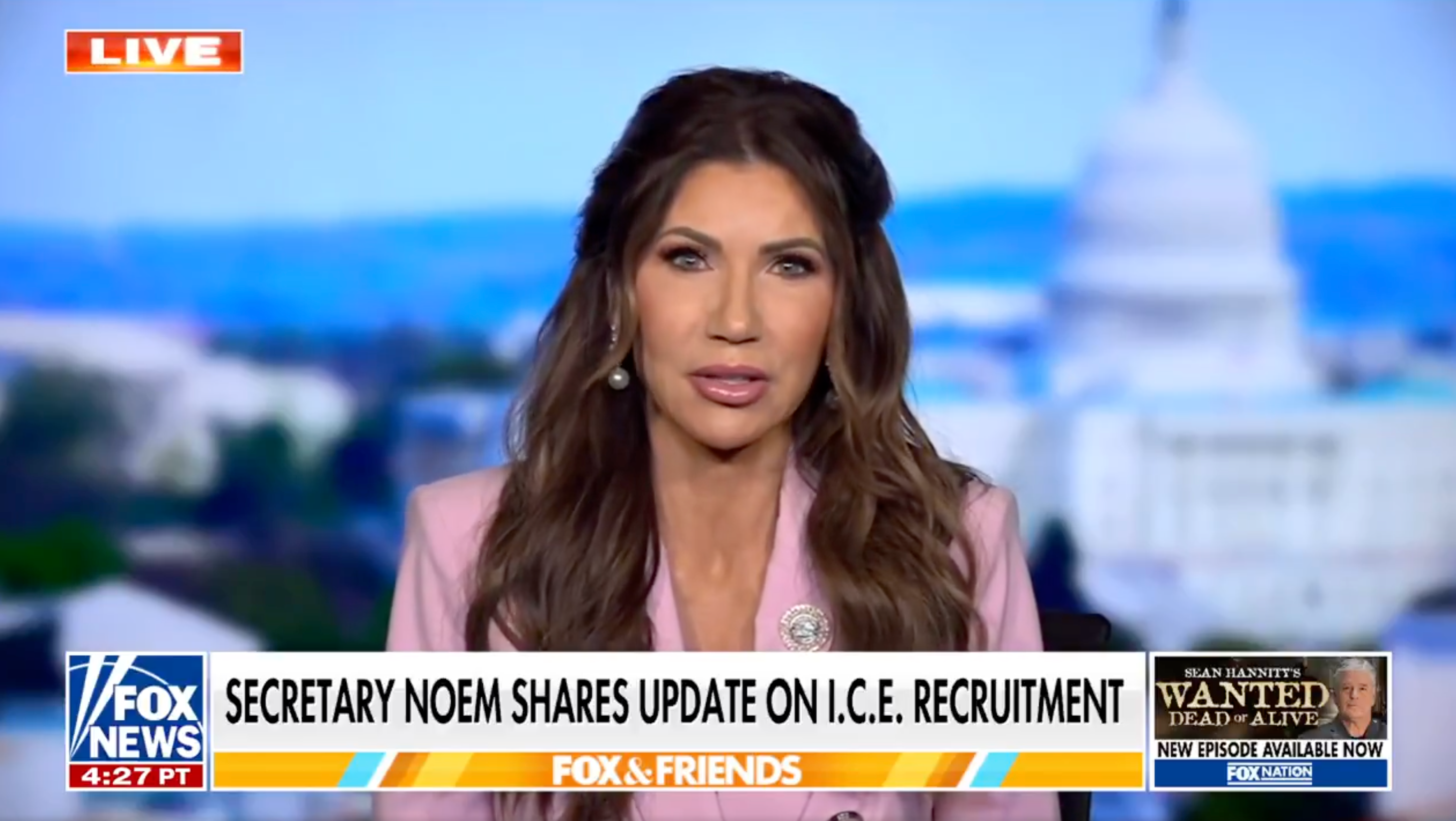 La Secretaria de Seguridad Nacional, Kristi Noem, habla sobre la campaña de reclutamiento del ICE en Fox and Friends, el miércoles 6 de agosto de 2025