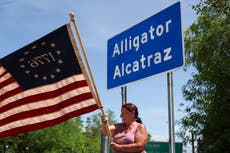 Florida actualiza acuerdo sobre manejo de detenidos en “Alcatraz de los caimanes”