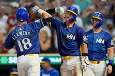 Mellizos vencen 9-4 a los Reales con jonrones de Clemens y Wallner