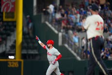Schwarber conecta su 41er jonrón, Marsh destaca con 4 hits y Filis arrollan 9-1 a Rangers