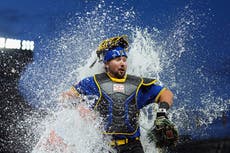 Raleigh dispara su 43er jonrón en la 8va y los Marineros vencen 3-2 a los Rays