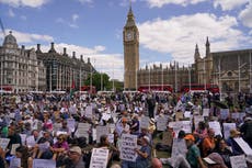 Policía arresta a más de 200 personas en protesta propalestina en Londres