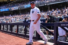 Roger Clemens regresa al Yankee Stadium, resurgen preguntas sobre incidente con Mike Piazza