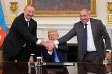 Armenios y azerbaiyanos reciben con esperanza y cautela acuerdo de paz mediado por EEUU