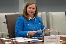 Débil informe laboral de EEUU refuerza necesidad de reducir tasas de interés, dice funcionaria