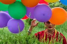 Comunidad LGBTQ+ de Nepal celebra su primer desfile del Orgullo tras recortes de fondos de EEUU