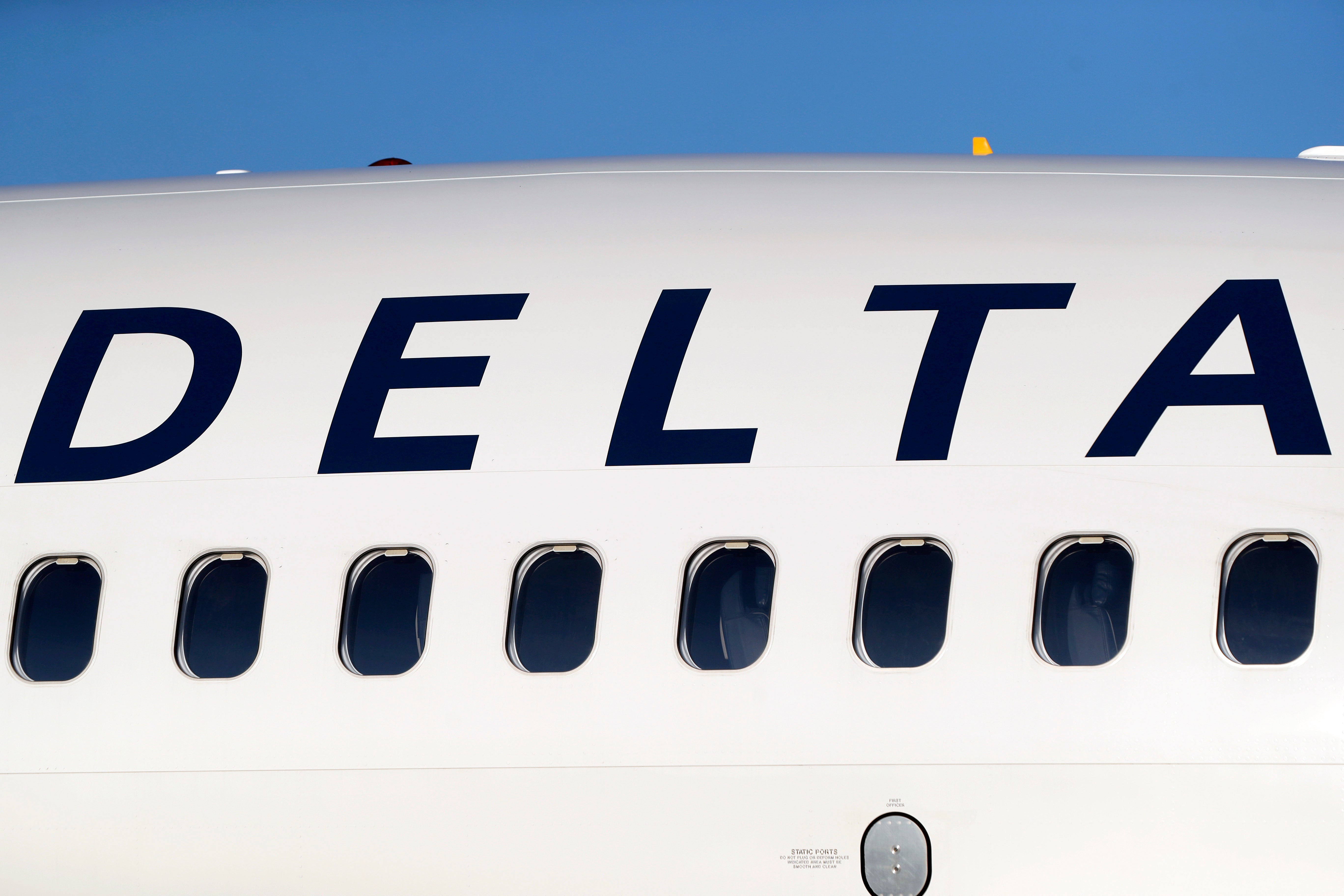 DELTA AVION GOLPE