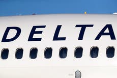 Ala de avión de Delta golpea aeronave vacía al retroceder desde la puerta en Atlanta