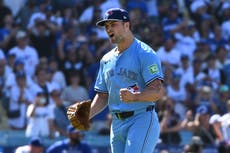 Ernie Clement pega el 3er jonrón de Azulejos en las últimas dos entradas en triunfo 5-4 ante Dodgers