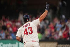 Gorman impulsa la carrera decisiva en la victoria de los Cardenales 3-2 sobre los Cachorros